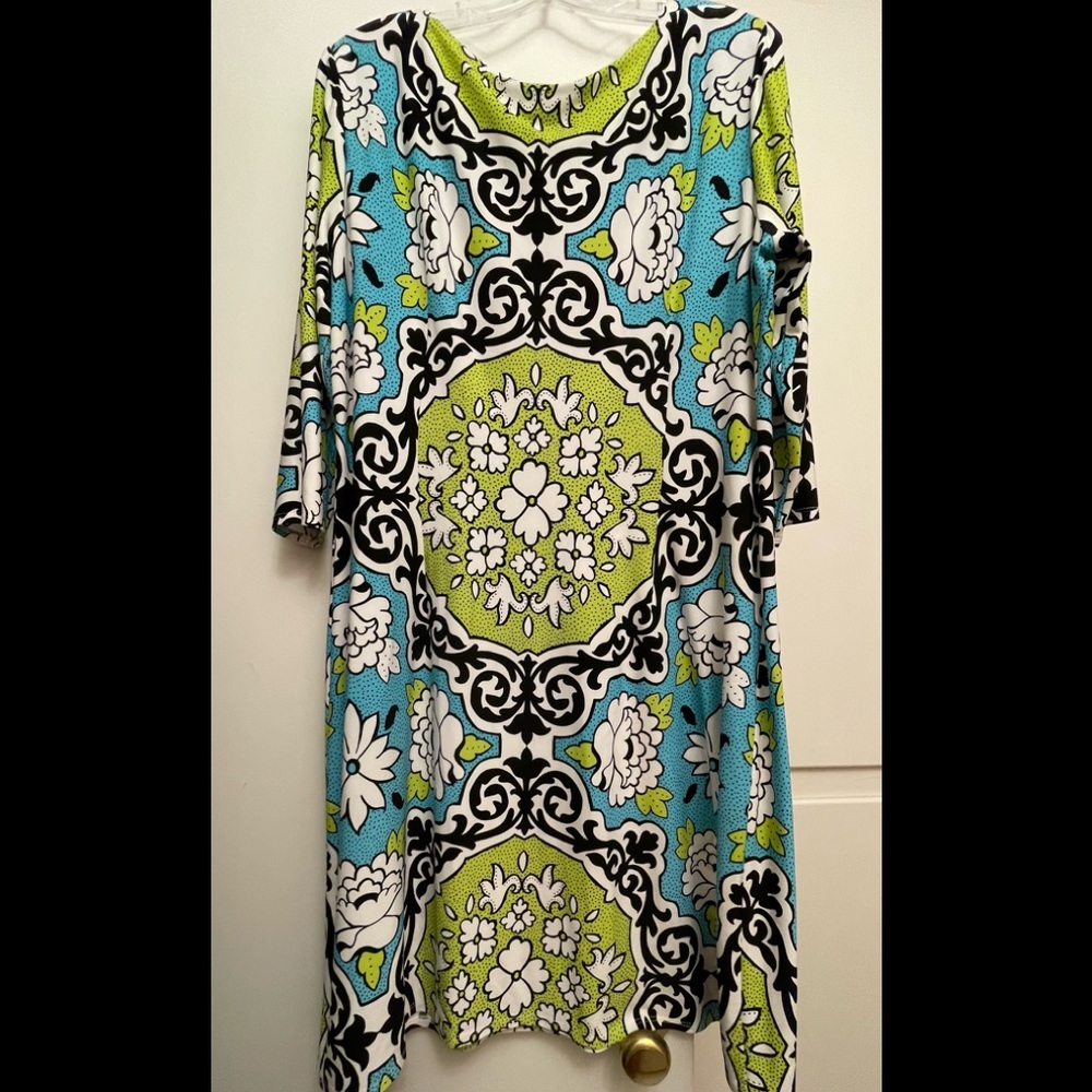 Beautiful and brightly colored dress! It is turquoise, lime green, white & black